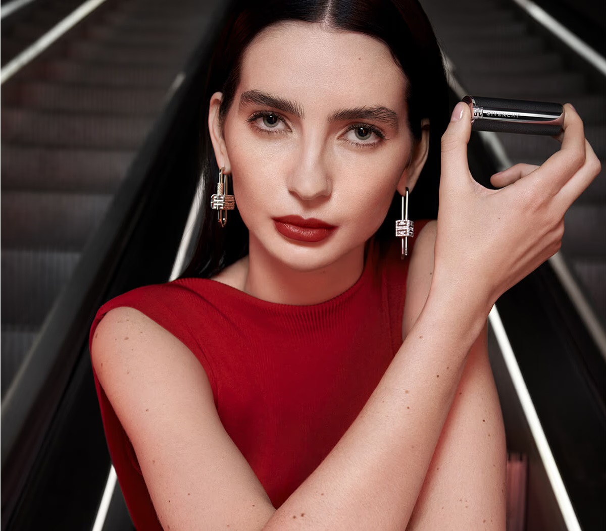 givenchy-le-rouge-interdit-intense-satin-интензивно-сатенено-червено-червило